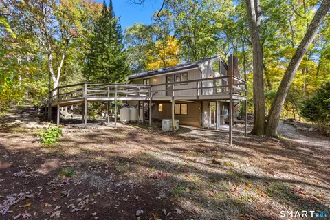 Exterior - 34 Dorethy Rd, Redding, CT 06896 photo 11 of 12