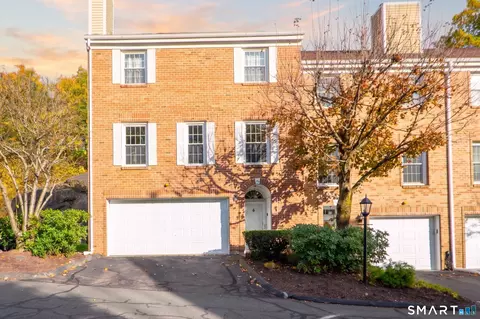 82 Kingswood Dr #82, Bethel, CT 06801
