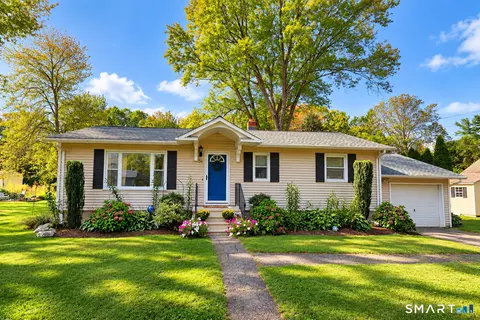 36 Atwood Rd, Woodbury, CT 06798