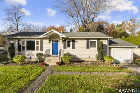 36 Atwood Rd, Woodbury, CT 06798