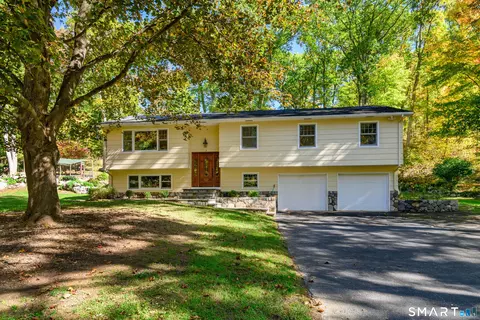 3 Galloping Hill Dr, New Fairfield, CT 06812