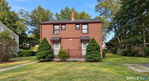 22-24 Evers Ct, Bridgeport, CT 06610