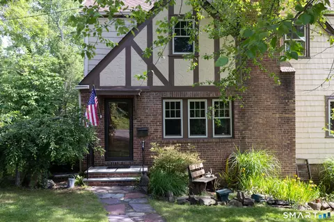 127 Roger Rd, New Haven, CT 06515