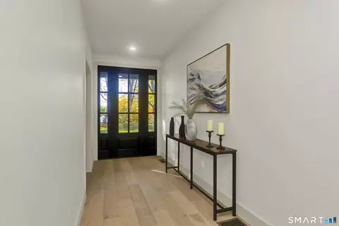 Entry Way - 520 E St N, Suffield, CT 06078 photo 1 of 2
