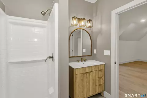 Bath - 520 E St N, Suffield, CT 06078 photo 5 of 7