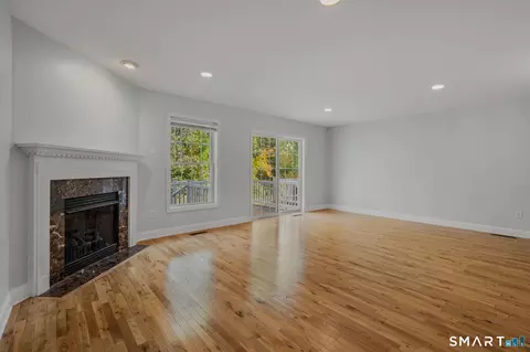 Living - 15 Freedom Way #83, Niantic, CT 06357 photo 2 of 3