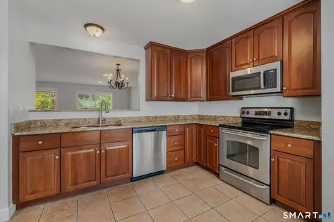Kitchen - 15 Freedom Way #83, Niantic, CT 06357 photo 3 of 3