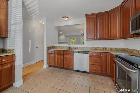 Kitchen - 15 Freedom Way #83, Niantic, CT 06357 photo 2 of 3
