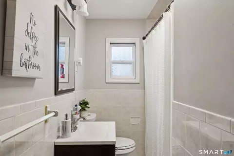 Bath - 24 High St, West Haven, CT 06516 photo 1 of 1