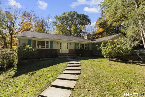 55 Bartlett Ln, Stamford, CT 06903