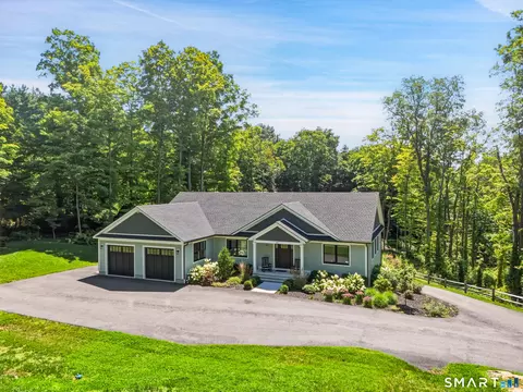 121 Aunt Hack Rd, Danbury, CT 06811 photo 4