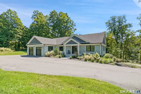 121 Aunt Hack Rd, Danbury, CT 06811 photo 2