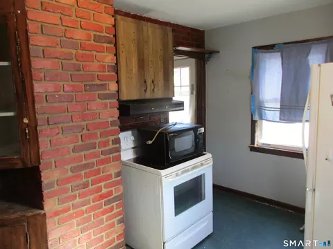 Kitchen - 34 Devonshire Rd, Milford, CT 06460 photo 2 of 3