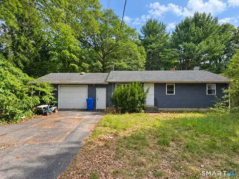 102 Moxley Rd, Uncasville, CT 06382