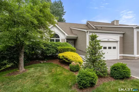 20 Carrie Cir #20, Fairfield, CT 06825