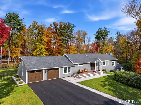 24 Woodhaven Dr, Avon, CT 06001