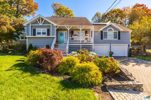 96 W Rutland Rd, Milford, CT 06461