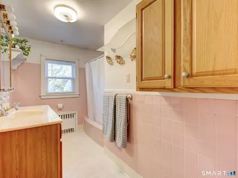 Bath - 106 Jerusalem Rd, Windham, CT 06280 photo 1 of 2