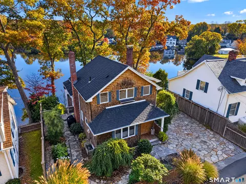 11 Summit Ave, East Lyme, CT 06333