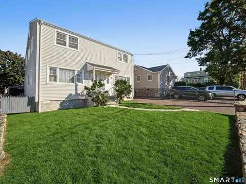 15-17 Robert Ct, Stamford, CT 06902