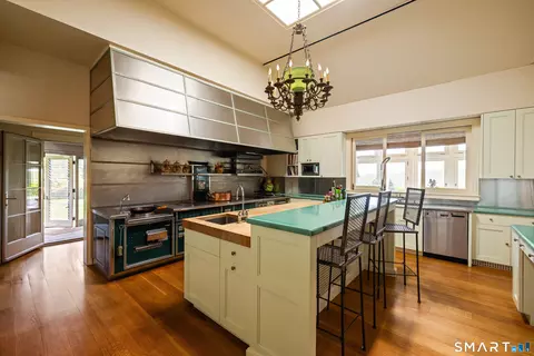 Kitchen - 35 Raven Rock Rd, Roxbury, CT 06783 photo 2 of 2
