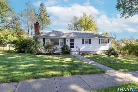 60 Mcleod Pl, Stratford, CT 06614