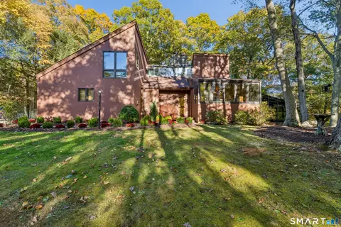 460 White Birch Dr, Guilford, CT 06437