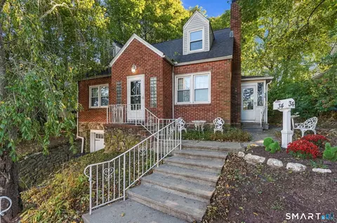 34 Bradley Ave, Meriden, CT 06451