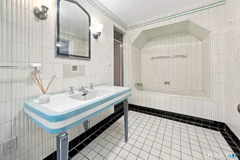 Bath - 840 Prospect St, Hamden, CT 06517 photo 1 of 3