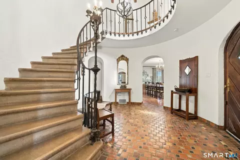 Entry Way - 840 Prospect St, Hamden, CT 06517 photo 1 of 6