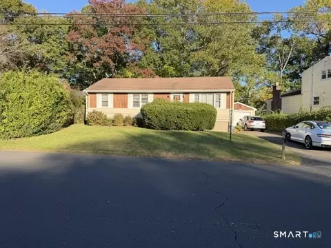 129 Forestview Rd, Bridgeport, CT 06606