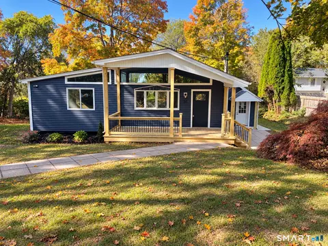 28 Pleasant Ave, East Haven, CT 06512