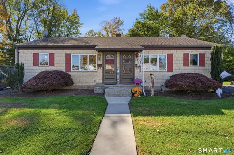 15-17 Seventh St, Newington, CT 06111
