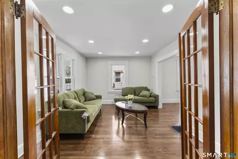 30 Oakwood St, East Hartford, CT 06108