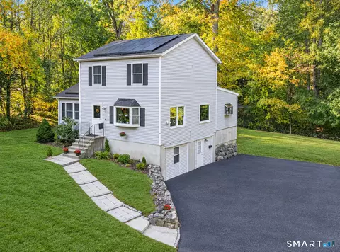 30 Lagana Ln, Norwalk, CT 06850