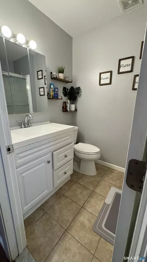 Bath - 66 E St, Derby, CT 06418 photo 2 of 3