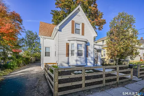 36 Ward Pl, Hartford, CT 06106