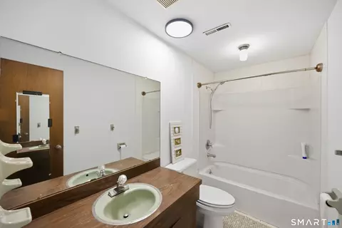 Bath - 20 Spring St #20, Wethersfield, CT 06109 photo 2 of 2