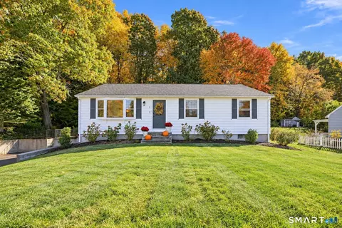 1 Pinewood Rd, East Granby, CT 06026