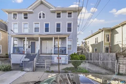 449-451 Brooks St, Bridgeport, CT 06608