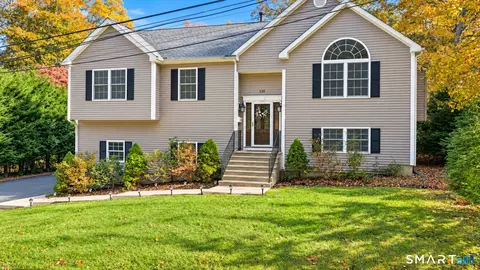126 Conrad Dr, New Haven, CT 06515