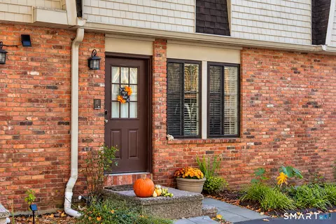 105 Columbus Pl #4, Stamford, CT 06907