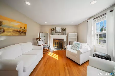 Living - 55 Berkeley Rd, Middletown, CT 06457 photo 3 of 6