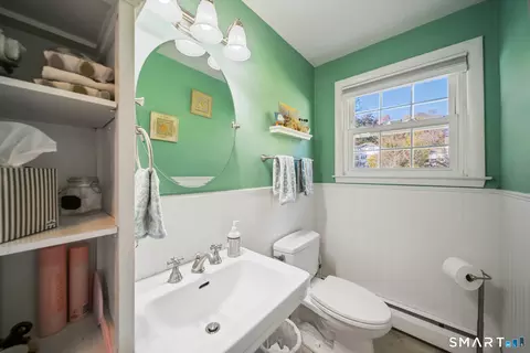 Bath - 55 Berkeley Rd, Middletown, CT 06457 photo 1 of 3