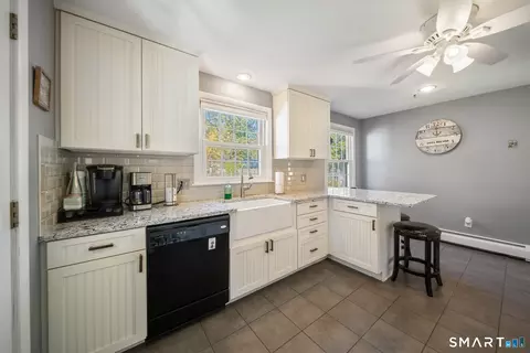 Kitchen - 55 Berkeley Rd, Middletown, CT 06457 photo 5 of 7