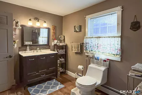 Bath - 1039 Norwich Rd, Plainfield, CT 06374 photo 1 of 3