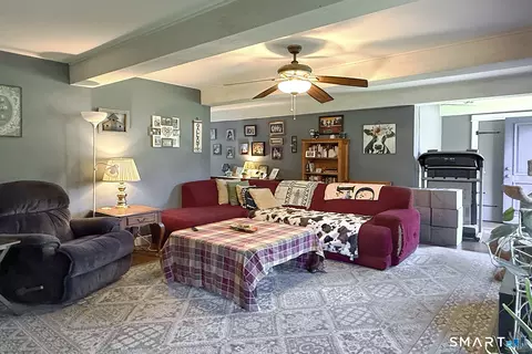 Living - 1039 Norwich Rd, Plainfield, CT 06374 photo 2 of 4