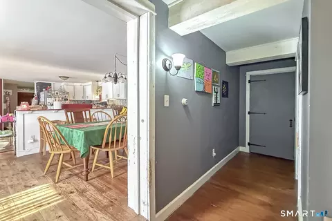 Entry Way - 1039 Norwich Rd, Plainfield, CT 06374 photo 3 of 7