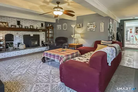 Living - 1039 Norwich Rd, Plainfield, CT 06374 photo 1 of 4