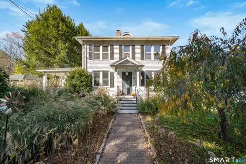 27 Roberts Ave, Watertown, CT 06795